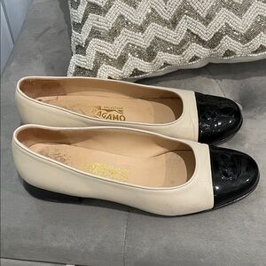 Salvatore Ferragamo Women's Two-Tone Flats 7.5